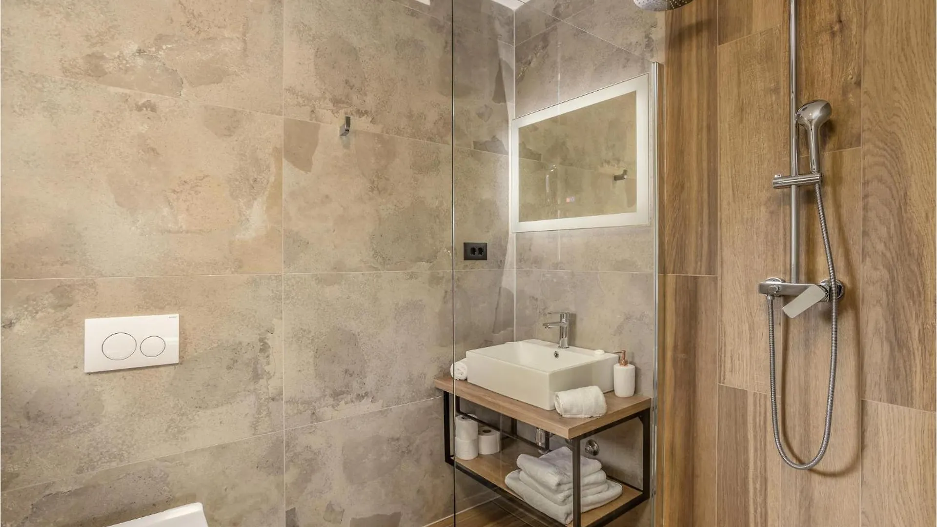 2 Bedroom Nice Home In Stari Laz Holiday home